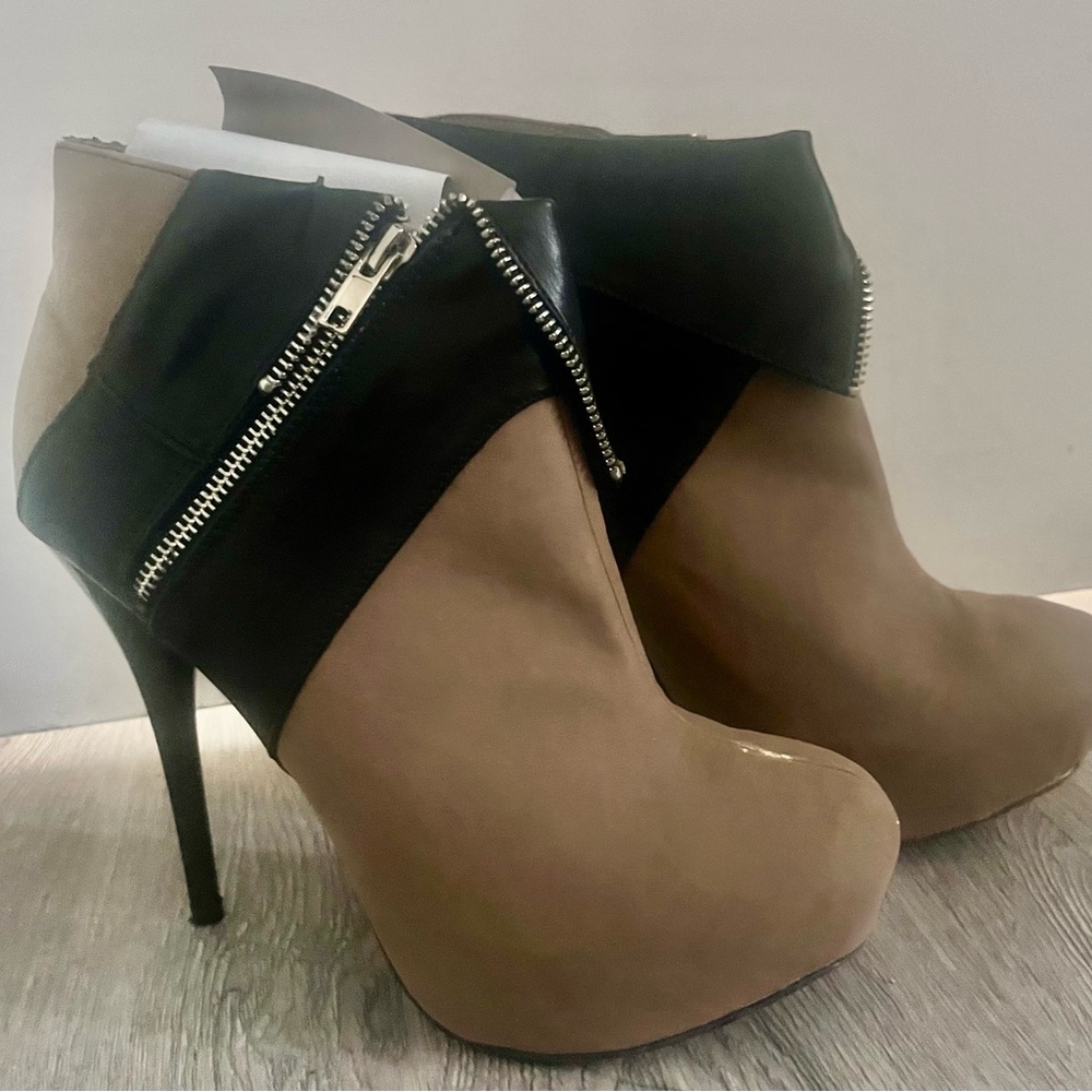 Stylish Tan and Black Ankle Boots